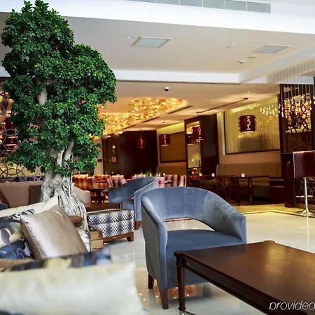 Clarion Hotel&suites Hotel *