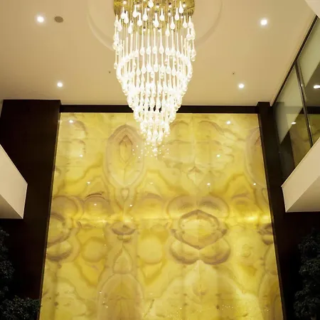 Clarion Hotel&suites Hotel *