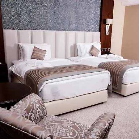 Clarion Hotel&suites Hotel *
